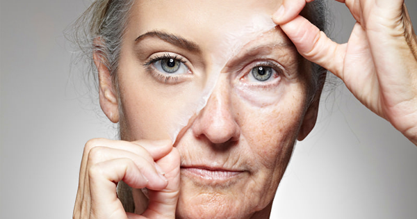 සම රැළිවැටීම වලක්වන විශ්මිත ක්‍රම 8ක් | Home Remedies for Wrinkles
