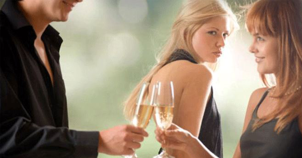ආදරය විරහවක් කරන ඉරිසියාව පාලනය කරගෙන ඔබේ සබදතාවය රැක ගන්නේ මෙහෙමයි | Tips for Overcoming Jealousy in Relationships