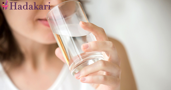 හැමදාම උණුවතුර බොන අයට ලැබෙන දේවල් ඇහුවොත් ඔබ පුදුම වෙයි | You’ll be surprised to hear the benefits of drinking warm water